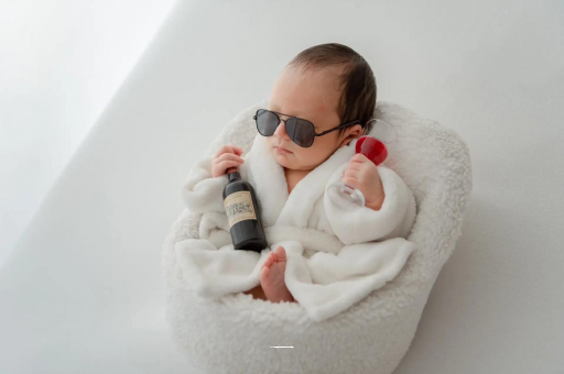 浮梁宝宝嘴唇上翘